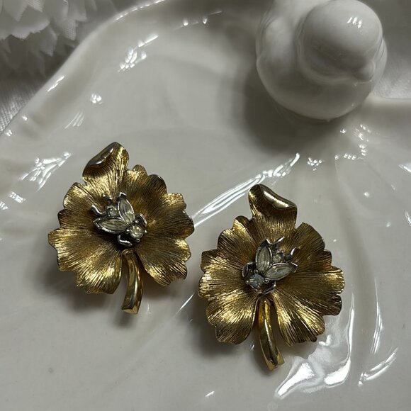 CROWN TRIFARI INSECT MAPLE LEAF DRESS CLIPS - Picture 1 of 7